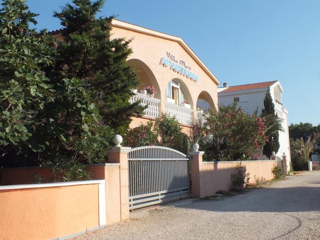 Villa Mare Apartments Vir Exterior photo