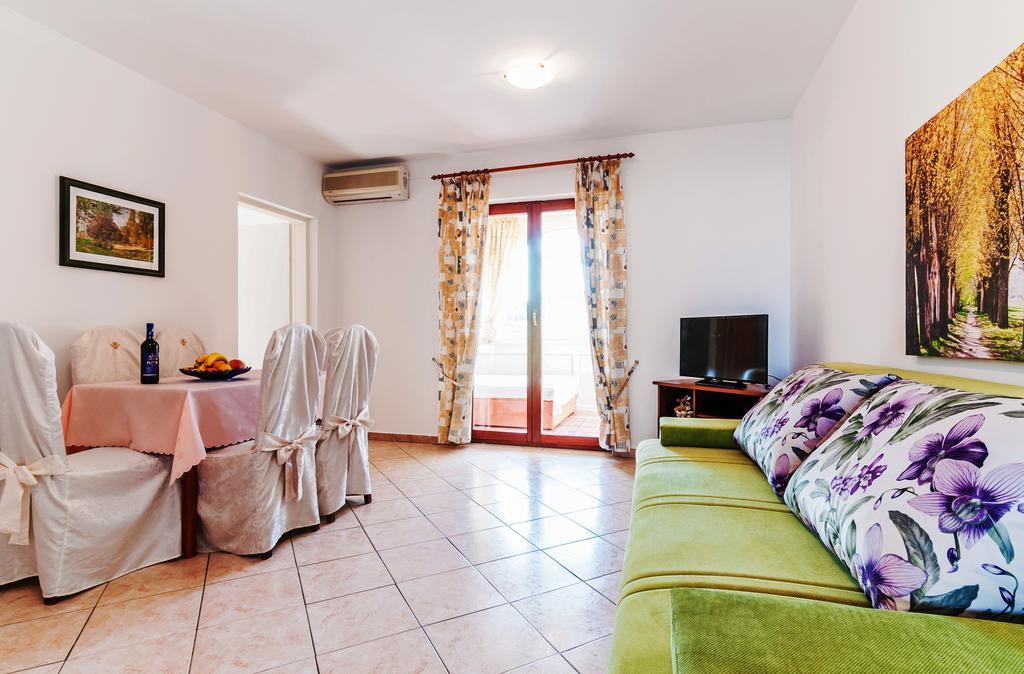 Villa Mare Apartments Vir Exterior photo