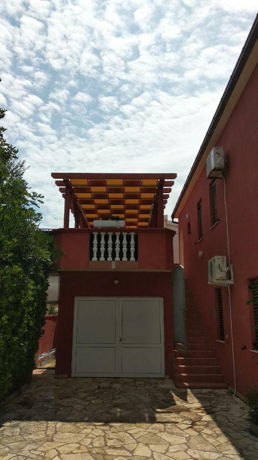 Villa Mare Apartments Vir Exterior photo