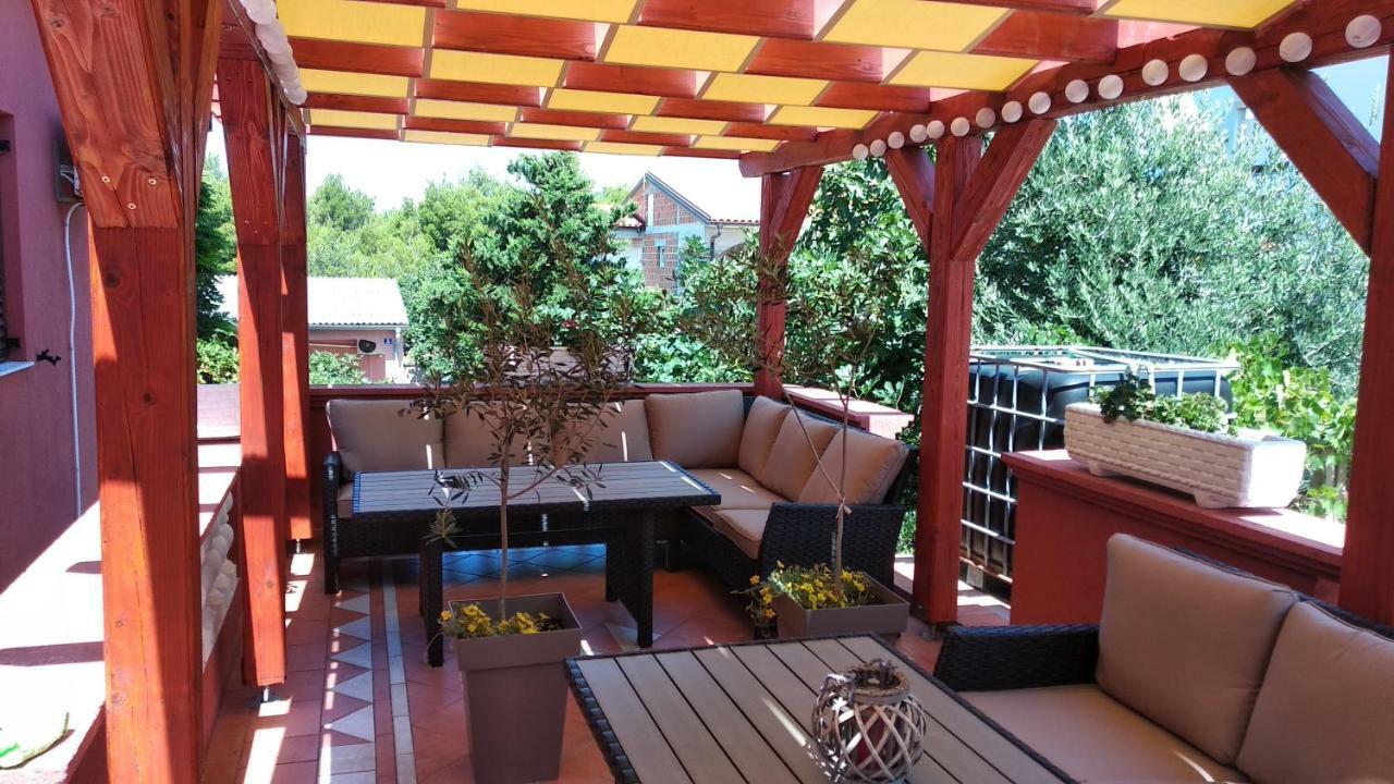 Villa Mare Apartments Vir Exterior photo