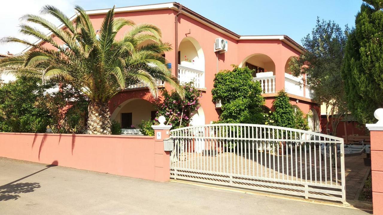 Villa Mare Apartments Vir Exterior photo